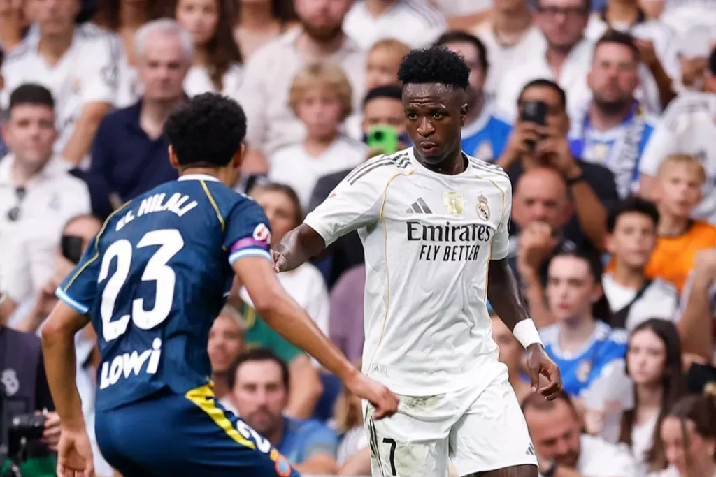 Vini Júnior se irrita com Alonso por substituição no Real Madrid 2 Vini Júnior se irrita com Alonso por substituição no Real Madrid (Foto: Divulgação/Real Madrid)