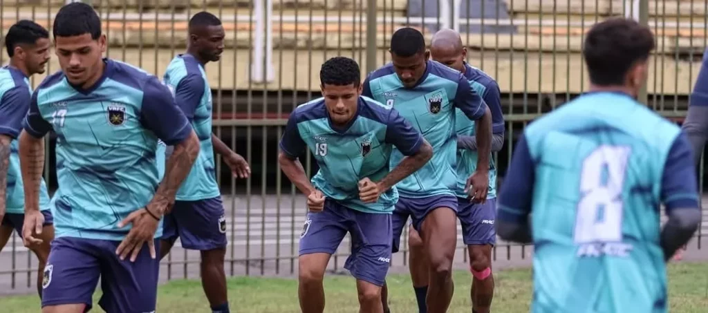 Volta Redonda x Criciúma - Onde assistir e escalações 2 Elenco do Volta Redonda durante treino (Foto: Anderson Mendes-VRFC)