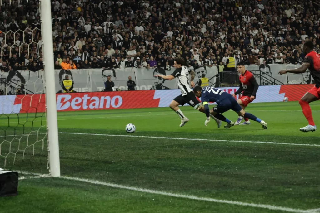 Garro marcou um dos gols da classificação do Corinthians (Foto: Reinaldo Calçade)
