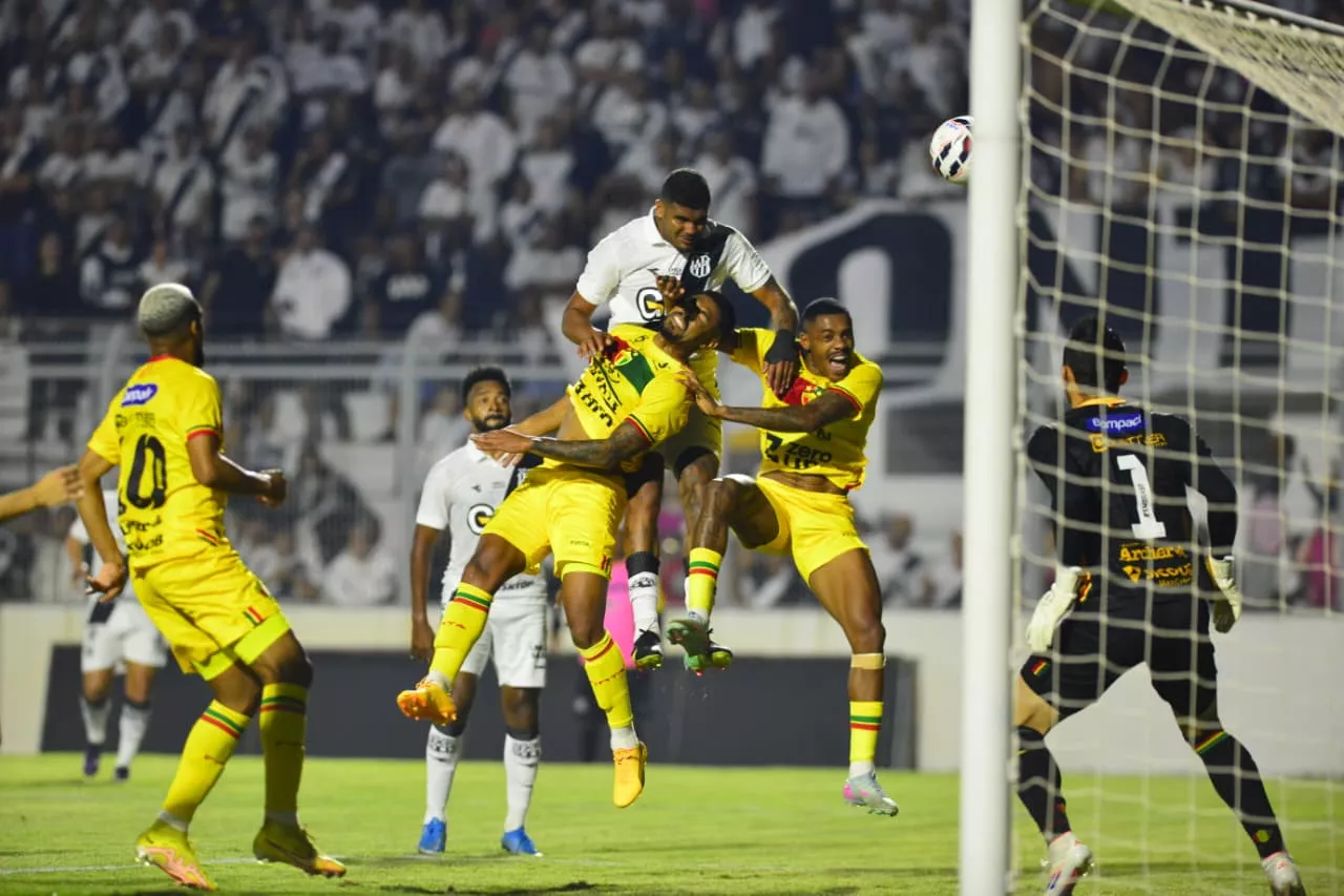 Foi gol ou não foi? Arbitragem ignora gol da Ponte Preta mesmo com VAR na Série C