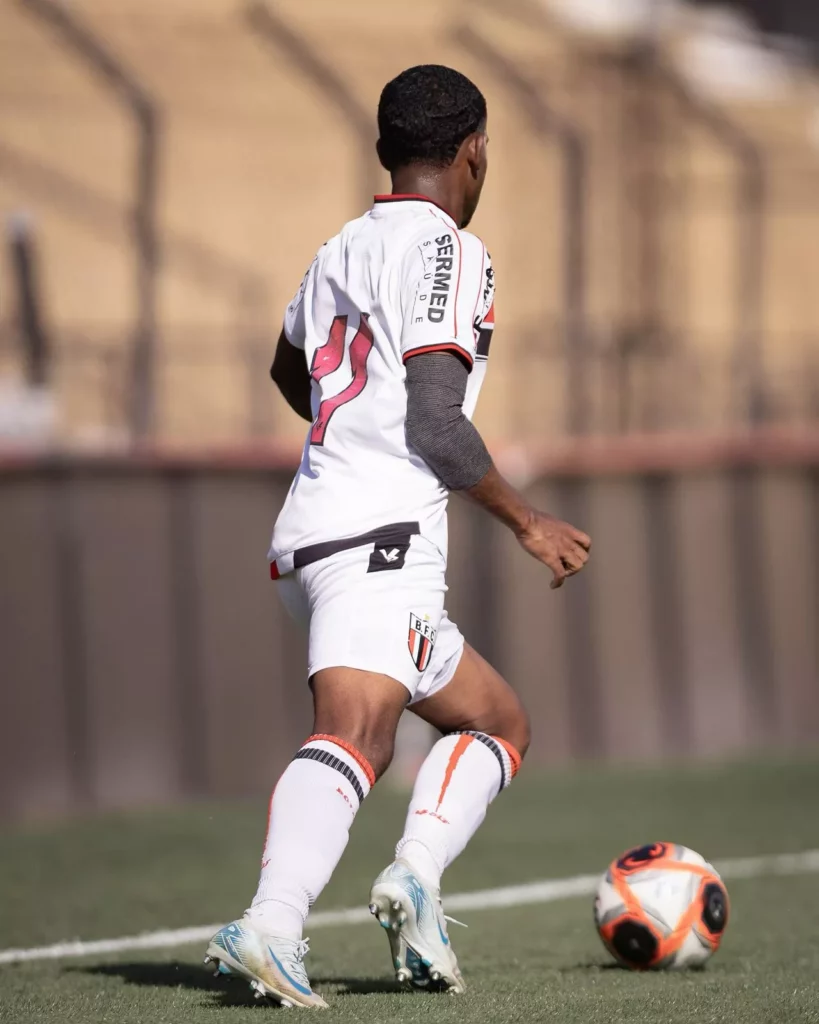 Promessa do Botafogo-SP, Gustavo Walisson projeta duelo decisivo no Paulista Sub-20 3 WhatsApp Image 2025 09 17 at 16.16.31 1