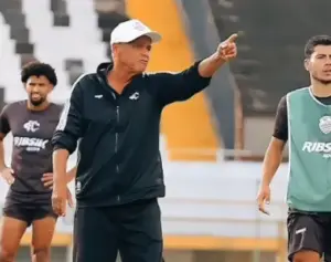 Roberval Davino exalta a aplicação e o profissionalismo dos jogadores do Comercial