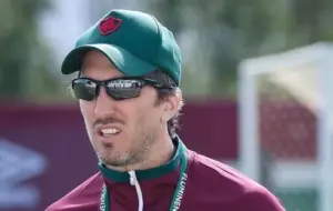 Zubeldía inicia trabalhos no Fluminense e reencontra Cano