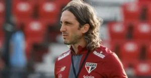 Fluminense aposta em Zubeldía visando jogo ofensivo e consistência tática