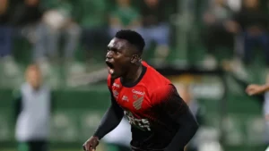 Athletico perde artilheiro para jogo contra o Vila Nova