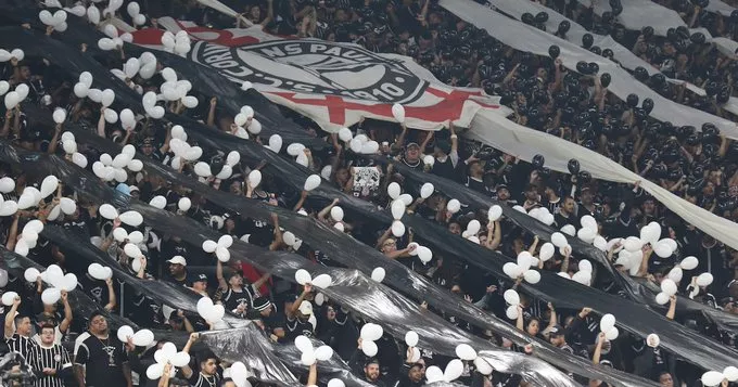 Organizada do Corinthians se revolta com Sanchez em reunião: 'Vai conhecer a fúria da Fiel'