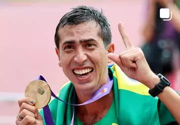 Caio Bonfim é ouro na Marcha Atlética de 20 km e bate recorde