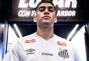 Santos anuncia Adonis Frías e reforça defesa para o Brasileirão