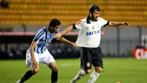 Justiça expede mandado de prisão contra ex-jogador de Corinthians e Grêmio