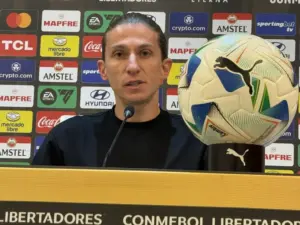 Filipe Luís revela promessa de Rossi após falha no tempo normal: 'Vou classificar o Flamengo'