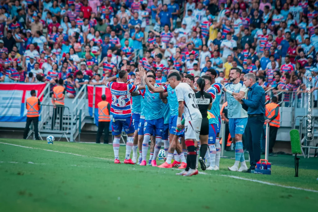 Técnico estreia vencendo no Fortaleza: "Demonstração de querer ganhar" 2 Fortaleza bate Vitória Brasileirão
