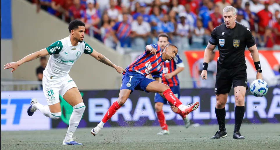 Bahia 1 x 0 Palmeiras - Tricolor de Aço vence e se consolida no G6 do Brasileirão 2 g0ESahlO image