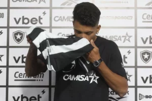 Gabriel Bahia se diz surpreso com caso de manipulação e reforça o peso da camisa do Botafogo