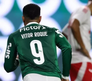 Vitor Roque trabalha parte mental  no Palmeiras: 'Psicóloga tem ajudado muito'