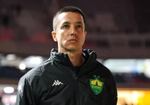 Com campanha de G4, Eduardo Barros segue invicto no comando do Cuiabá