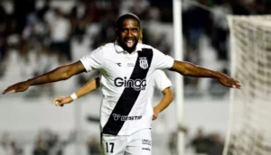 Jonas Toró marca pelo terceiro jogo seguido e se torna artilheiro da Ponte Preta na Série C