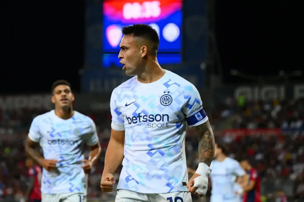 Lautaro Martinez volta a ser titular na Inter de Milão e marca na vitória sobre Cagliari