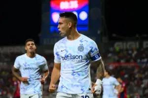 Lautaro Martinez volta a ser titular na Inter de Milão e marca na vitória sobre Cagliari