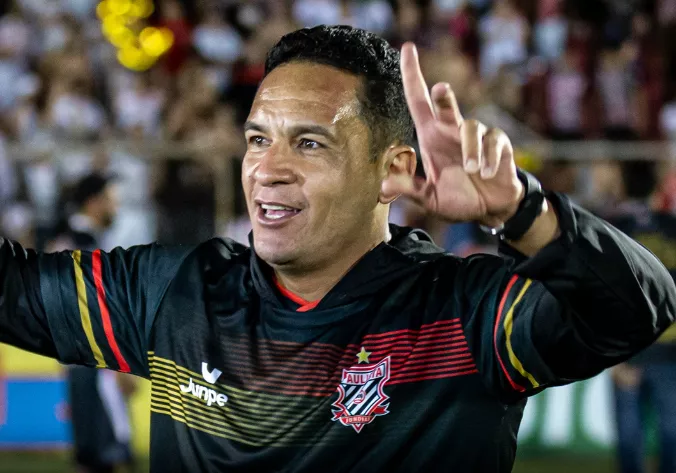 Com dois acessos e um título, Fausto Dias se despede do comando do Paulista