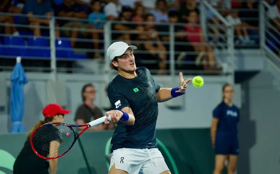 João Fonseca critica Tsitsipas e exalta força mental após virada: "Nunca deixar de acreditar" 2 João Fonseca exalta mental virada Tsitsipas