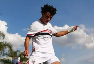 PAULISTA SUB-17: São Paulo vence o Corinthians e garante a liderança do Grupo 29