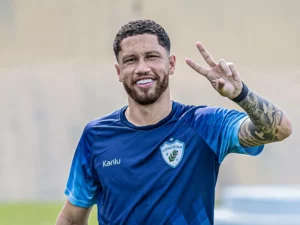 Roger Silva, do Londrina, se rende a volante: 'Condições de jogar a Série A'