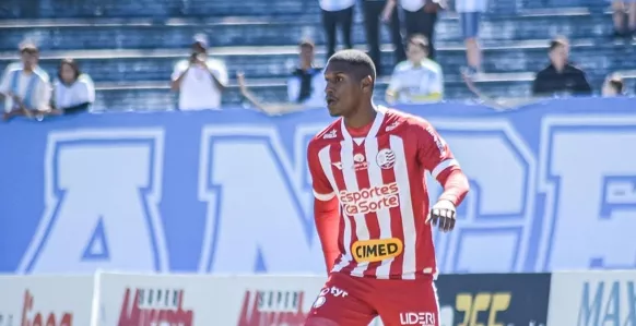 Igor Pereira supera lesão e brilha como titular absoluto do Náutico