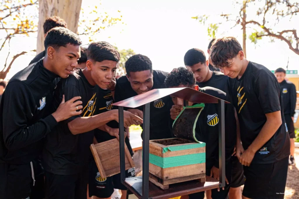Base do Novorizontino participa de palestra sobre Educação Ambiental e visita meliponário 9 meio.ambiente 109 scaled 1