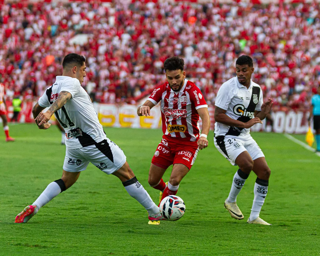 Técnico do Náutico minimiza críticas da torcida: "Não podemos reclamar" 2 Náutico derrotado Ponte Preta Série C