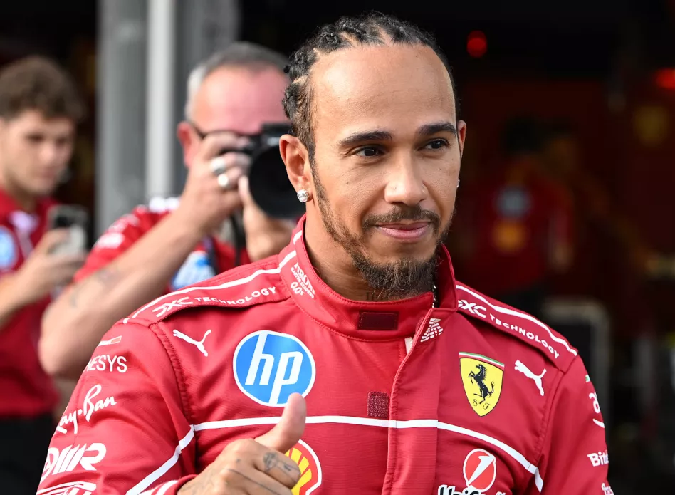 Hamilton freia empolgação após melhor tempo com Ferrari: “Vamos com calma”