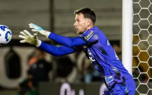 Goleiro do Botafogo é submetido à cirurgia e só volta a jogar no ano que vem
