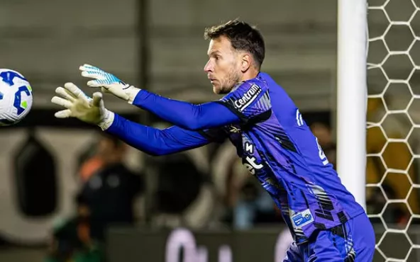 Goleiro do Botafogo é submetido à cirurgia e só volta a jogar no ano que vem