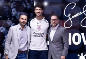 Após sondagem de gigantes, Gustavo Henrique renova com o Corinthians por mais 2 anos