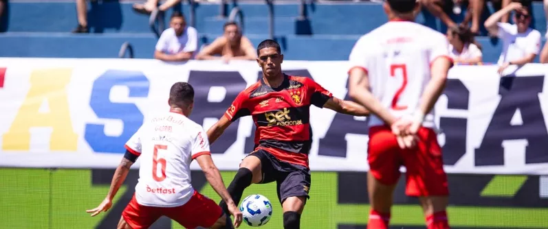 Victor Hugo faz estreia pelo Sport (Foto: Paulo Paiva/Sport)