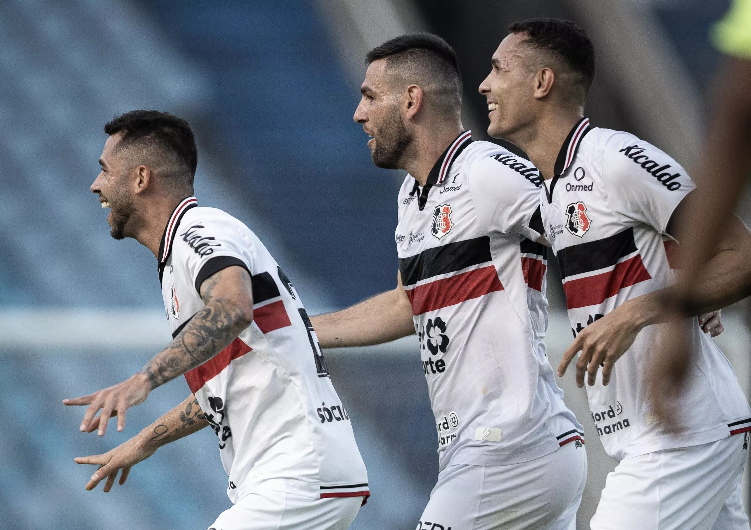 Santa Cruz bate Maranhão Série D