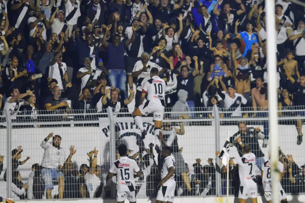 Ponte Preta 1 x 0 Brusque - Pênalti no fim mantém Macaca 100% na Série C 5 rFobkGk7 Ponte Preta bate Brusque na Serie B 4