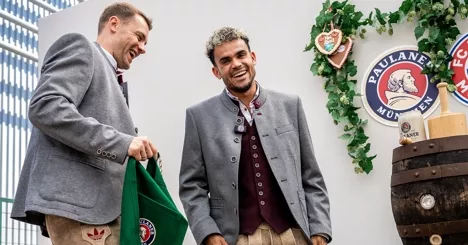 Neuer e Luís Diaz. (Foto: Divulgação/Bayern)