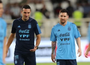 Scaloni chora e prevê muita emoção em 'despedida' de Messi na Argentina