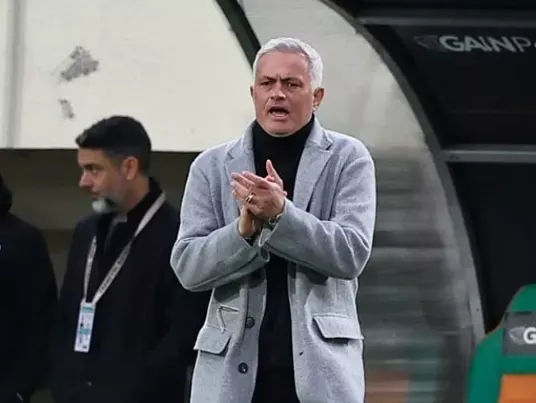 Mourinho negocia com o Benfica, seu algoz na Liga dos Campeões