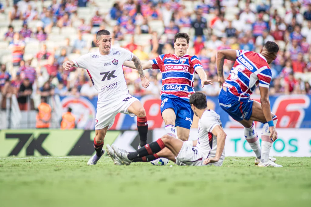 Treinador do Vitória resume derrota para o Fortaleza: "Futebol é detalhe" 2 Vitória derrotado Fortaleza Brasileirão