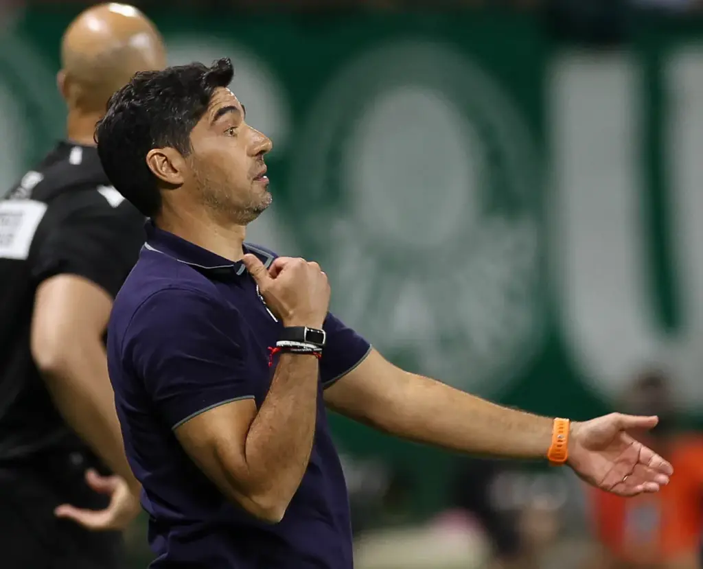 Abel evita comentar crítica de Ceni e diz que já o presenteou com vinho: ‘É um dos melhores’