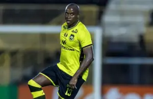 Zagueiro do São Bernardo FC comemora acesso na Série C