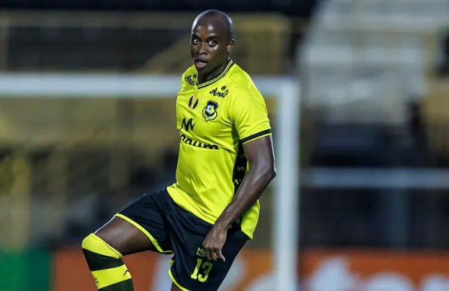 Zagueiro do São Bernardo FC comemora acesso na Série C