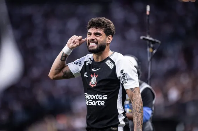 Santos e Corinthians se enfrentam em clássico para fugir da 'degola' no Brasileirão