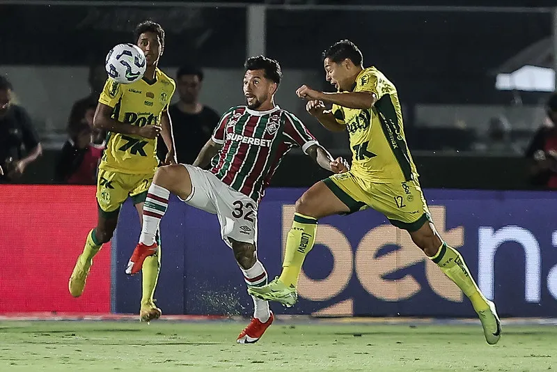 Mirassol vence Fluminense em jogo atrasado e se reabilita no Brasileirão