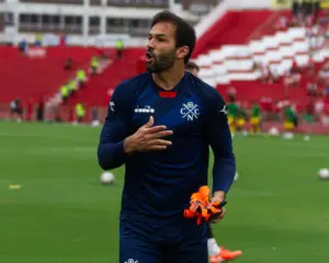 Goleiro do Náutico comemora acesso na Série C: 'Inesquecível'