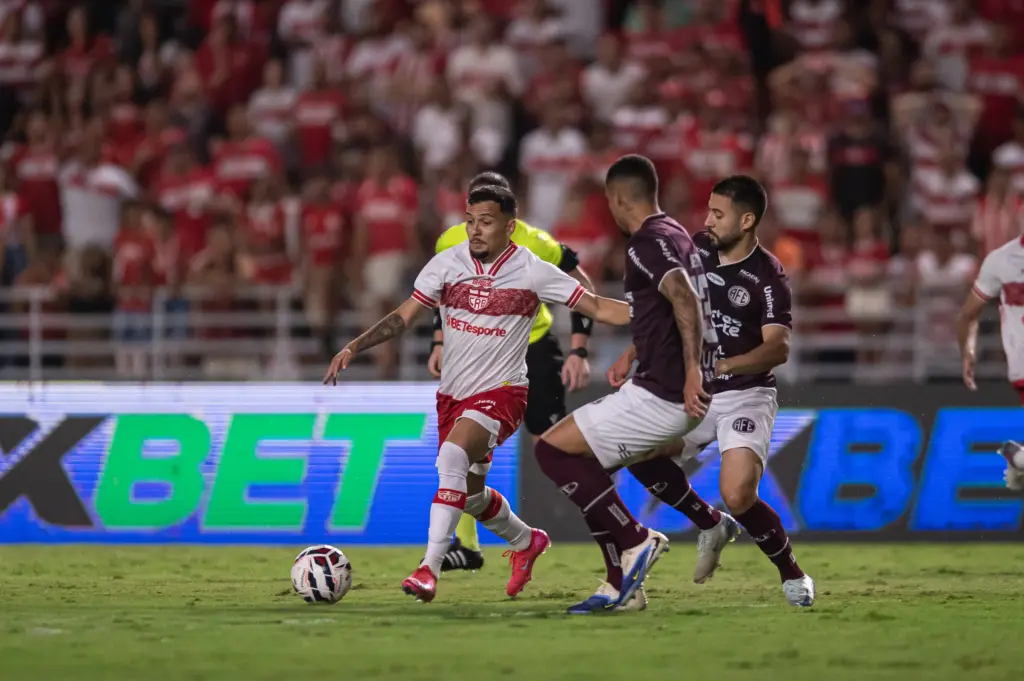 CRB 2 x 2 Ferroviária – Galo tem gols anulados e frustra a torcida no Rei Pelé