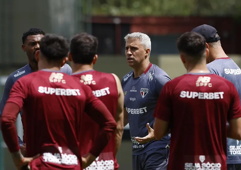 Com 11 jogadores no DM, São Paulo visita sensação Mirassol pelo Brasileiro