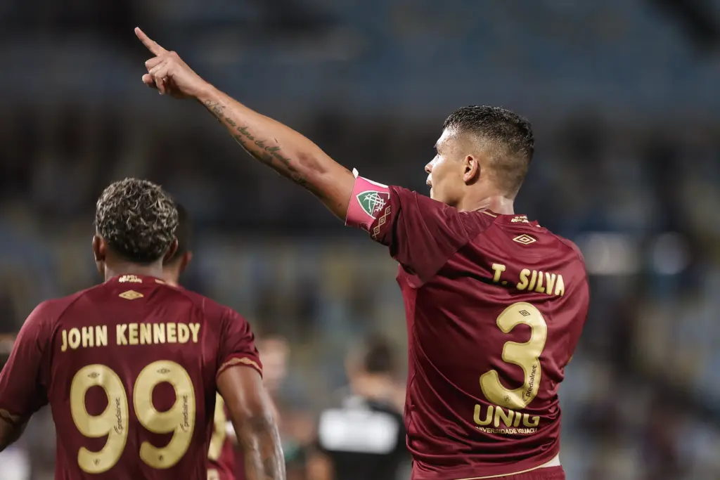 BRASILEIRÃO: Vitória vence o BA-VI em noite de mandantes! 4 Thiago Silva salva o Fluminense