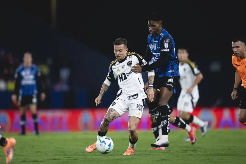 Atlético-MG perde no Equador
